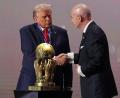 Bild: Jacquelyn Martin/AP/dpa
Donald Trump überlasst Gianni Infantino die Entscheidung über eine WM-Teilnahme des Iran. (Archivbild)