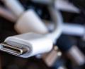 Symbolbild: Jens Büttner/dpa
Laptops müssen den USB-C-Anschluss haben.
