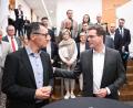Bild: Bernd Weißbrod/dpa
Die Stimmung zwischen Cem Özdemir und Manuel Hagel hat sich seit dem Wahlabend deutlich gebessert.