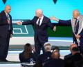 Bild: Darryl Dyck/The Canadian Press/AP/dpa
Auf der Kongressbühne stehen sich die Vertreter aus Israel und Palästina gegenüber. FIFA-Chef Infantino will vermitteln.