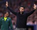 Bild: Manu Fernandez/AP/dpa
Arsenals Trainer Mikel Arteta regt sich über einen zurückgenommenen Elfmeter auf.
