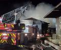 Bild: Christian Miefanger/KFV Cham
Als die Feuerwehren am Brandort eintreffen, können sie nur noch ein Übergreifen der Flammen verhindern. Die Produktionsstätte ist nicht mehr zu retten.