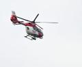 Bild: Bernd Weißbrod/dpa
Mit einem Hubschrauber wird das Mädchen in eine Klinik geflogen. (Symbolbild)