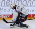 Bild: Andreas Gora/dpa
Macht die Serie wieder spannend: Luke Esposito