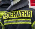 Bild: Daniel Vogl/dpa
Die Feuerwehr war mit über 100 Einsatzkräften und rund 40 Fahrzeugen vor Ort. (Symbolbild)