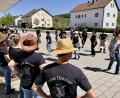 Bild: Ina Piehler
Line-Dance-Flashmob in Freudenberg. Am Dorfplatz kamen die Tänzerinnen und Tänzer zusammen.