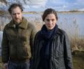 Bild: Michael Ihle/ZDF/dpa
Frank Weller (Tom Radisch) und Ann Kathrin Klaasen (Picco von Groote) ermitteln am Tatort.