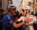 Bild: Marco Alpozzi/LaPresse/AP/dpa
Mathieu van der Poel und Tadej Pogačar: Wer gratuliert am Sonntag wem? (Archivbild)