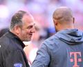 Bild: Harry Langer/dpa
Schätzen sich: Heidenheims Frank Schmidt und Vincent Kompany von den Bayern.