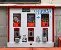 Symbolbild: Karl-Josef Hildenbrand/dpa
In Weiden hat ein unbekannter Dieb einen Kaugummiautomaten gestohlen.