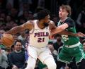 Bild: Jim Davis/AP/dpa
Joel Embiid (links) warf mit den 76ers die Celtics aus den Playoffs.