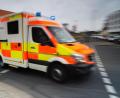 Bild: Nicolas Armer/dpa
Der verletzte Pilot wurde vom Rettungsdienst in ein Krankenhaus gebracht. (Symbolbild)