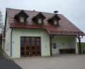 Bild: jr
Herzstück der Feuerwehr Pechofen ist das Feuerwehrgerätehaus in Oberteich, das im August 2003 eingeweiht wurde. In unmittelbarer Nähe findet das Fest zum 125-jährigen Bestehen statt.