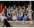 Archivbild: Sophia Burkhard
Das waren die Saltendorfer Kirwapaare 2025. Eine Neuauflage der Kirwa gibt es am 14. und 15. Mai.