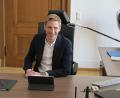 Bild: Malin Wunderlich/dpa
Angekommen im Münchner Chefsessel: Dominik Krause
