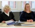 Bild: Bernd Wüstneck/dpa
Die Mutter des ermordeten Achtjährigen (r) zeigte sich erneut gefasst im Prozess.