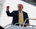 Bild: Matt Rourke/AP/dpa
Der Pontifex gefährde „viele Katholiken und viele Menschen“, sagte Trump in einem Interview.