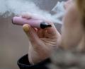 Symbolbild: Marijan Murat/dpa
Auch Vapes gelten als gesundheitsschädlich, insbesondere in Verbindung mit Cannabis.