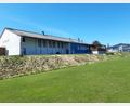 Bild: wkr
Die Turnhalle in Mehlmeisel stammt aus dem Jahr 1960. Die Gemeinde plant schon länger einen Neubau und hat nun vom Bundesprogramm "Sanierung kommunaler Sportstätten" 500.000 Euro zugesagt bekommen.