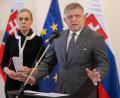 Bild: Martin Baumann/TASR/dpa
Die sozialdemokratische Wirtschaftsministerin Denisa Sakova und der linkspopulistische Ministerpräsident Robert Fico hatten die unterschiedlichen Treibstoffpreise für In- und Ausländer bisher verteidigt. (Archivbild)