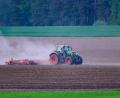 Bild: Patrick Pleul/dpa/ZB
Der trockene Boden ist ein echtes Problem für Landwirte. In den vergangenen Wochen hat es in Bayern viel zu wenig geregnet. (Illustration)