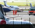 Bild: Peter Dejong/AP/dpa
Drei infizierte Passagiere wurden mit zwei Spezialflugzeugen evakuiert.