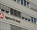 Bild: Martin Schutt/dpa
Viele junge Erwachsene haben keinen Berufsabschluss und damit schlechte Chancen auf dem Arbeitsmarkt.
