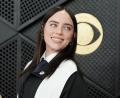 Bild: Jordan Strauss/Invision/AP/dpa
Popstar Billie Eilish lehnt eigenen Worten zufolge Schönheitsoperationen für sich ab. (Archivbild)
