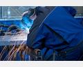 Symbolbild: Jens Büttner/dpa
Die Arbeit von Betriebsräten ist oftmals auch schweißtreibend – etwa wenn es darum geht, Kündigungen von Kollegen abzuwenden.