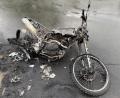 Bild: Polizeiinspektion Sulzbach-Rosenberg
Dieses Motorrad hat in Sulzbach-Rosenberg gebrannt. Aus dem Tank war Benzin ausgetreten.