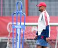 Bild: Sven Hoppe/dpa
Bayern-Trainer Vincent Kompany beim Abschlusstraining.
