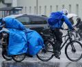 Bild: Malin Wunderlich/dpa
Regenschutz war in München am Abend angesagt.