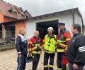 Bild: ihl
Beim Brand in Iffelsdorf kamen PI-Leiterin Sabine Roidl, Kommandantin Josefine Duscher der Feuerwehr Iffelsdorf, KBM Günther Ponnath, KBR Christian Demleitner und der Pfreimder Bürgermeister Florian Reger (von links) am Ort des Geschehens zusammen.