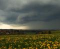 Bild: Alexander Wolf/onw-images/dpa
Dunkle Wolken und Gewitter wird es auch in den kommenden Tagen geben. (Archivbild)