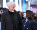 Bild: Scott A Garfitt/Invision/AP/dpa
Hollywood-Regisseur James Cameron und Pop-Superstar Billie Eilish verstehen sich prächtig.