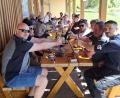 Bild: Karl Ziegler
Birnas Joli (rechts) betreibt seit Januar in Eslarn die Döner-Ecke und seit Mai zudem an der Freizeitanlage Atzmannsee den Kiosk.