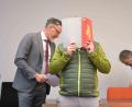 Bild: Malin Wunderlich/dpa
Der Angeklagte bestreitet die Vorwürfe.