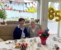Bild: Tanja Kippes
Bürgermeisterin Tanja Kippes gratuliert Waltraud Neubauer (rechts) zum 85. Geburtstag.
