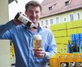 Bild: Stephan Huber
Xaver Bruckmüller ist noch keine 30 und hat schon ein eigenes Bier entwickelt. Das Bruckmüller Alkoholfrei ist eine eigene Sorte.