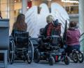 Bild: Michael Kappeler/dpa
Wie kann da Leben für Menschen mit Behinderungen alltagstauglicher werden? Der Bundestag berät nun über das Behindertengleichstellungsgesetz.