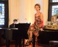 Bild: Kunz
Peter Pollinger am Klavier und Birgit Tausch auf dem Klavier.