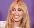 Bild: Chris Pizzello/Invision/AP/dpa
Popstar Miley Cyrus wird in Hollywood verewigt. (Archivbild)