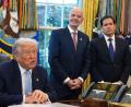 Bild: Evan Vucci/AP/dpa
Bei den Ticketpreisen für die Fußball-WM kommt selbst Donald Trump ins Staunen. (Archivbild)
