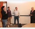 Bild: pi
Bürgermeister Robert Lindner (rechts) vereidigte die neuen Ratsmitglieder Nadine Gralla-Sommer, Christian Kurz und Dennis Lange (von links)