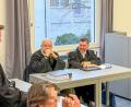 Archivbild: Hohlheimer
Dr. Hans-Wolfgang Schnupfhagn (links vor Fenster) vertritt in der Nebenklage die Witwe des verstorbenen Oberpfälzers. Wie auch die Staatsanwaltschaft legt der Rechtsanwalt aus Weiden Revision gegen das Urteil im Champagner-Prozess ein.