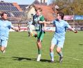 Bild: Gebert
Der SV Mitterteich empfängt am Samstag die SpVgg Oberkotzau. Das Bild zeigt eine Szene mit Christian Zimmermann (Mitte) in der Partie gegen den TSV Obernsees (2:0).