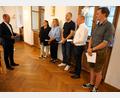Bild: tra
Bürgermeister Hans Ram vereidigte die neuen Gemeinderäte Stefanie Blank, Silke Hammer, Thomas Ehrnsperger, Tobias Pritschet und Maximilian Wein (von links).
