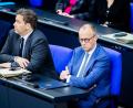 Bild: Christoph Soeder/dpa
Diverse Pannen in der Regierungsarbeit könnten durchaus mürrisch stimmen. (Symbolbild)