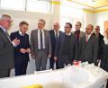Archivbild: enz
Der scheidende Werkleiter Gerhard Geiger (links) schwört auf die Radon-Therapie. Auch MdL Tobias Reiß und dem damaligen Staatssekretär Klaus Holitschek (Zweiter und Fünfter von links) erläuterte er sie bei einem Besuch vor sechs Jahren.