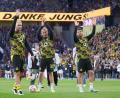 Bild: Bernd Thissen/dpa
Niklas Süle (l) und Julian Brandt (M) verlassen zum Ende der Saison Borussia Dortmund.